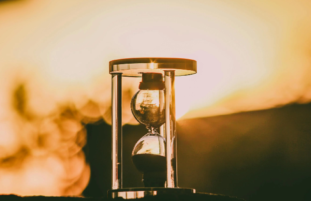 Focus Photography of Hour Glass. Photo by Samer Daboul on pexels.com.