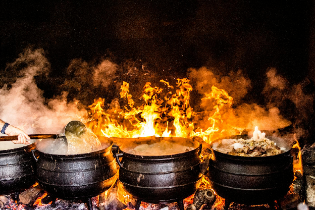Time Lapse Photography of Four Black Metal Cooking Wares. Photo by Kyla Rose Rockola on pexels.com