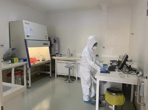 covid-19 testing lab. Photo by 54gene.