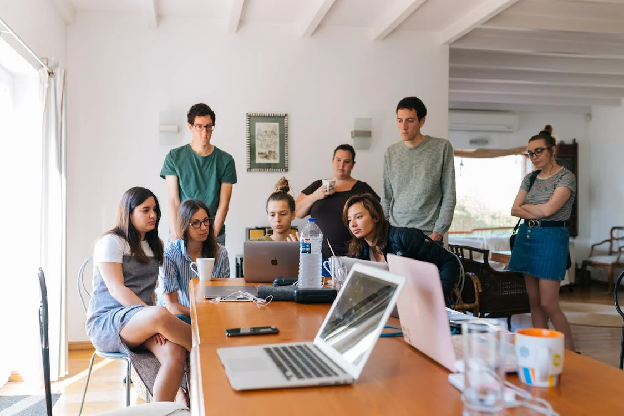 Group of People Watching on Laptop. Photo by Fox on pexels.com