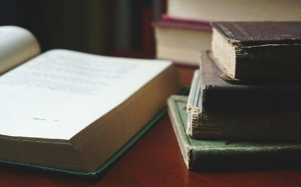 Several Books. Photo by Suzy Hazelwood by pexels.